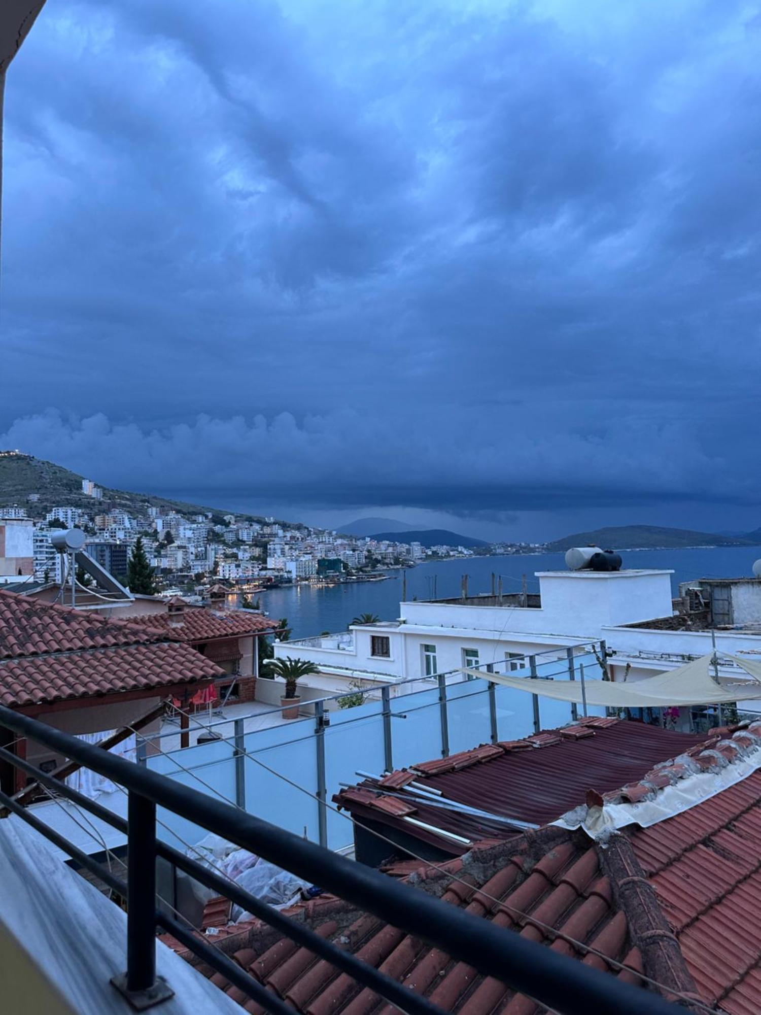 City Center Apartment Saranda Екстер'єр фото